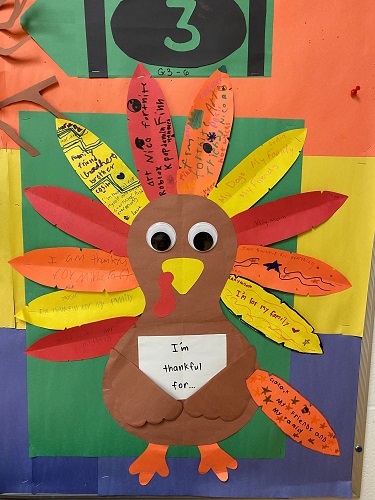 turkey made our of construction paper, feathers of turkey are made out of paper feathers.